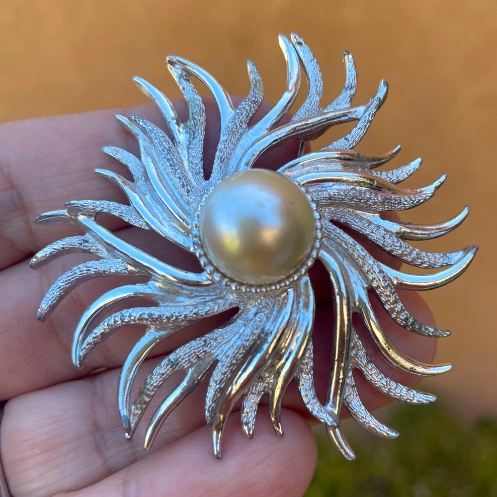 Vintage Brooch Emmons Atlantis Swirl Flower SilverTone Dome Pearl Sarah Coventry